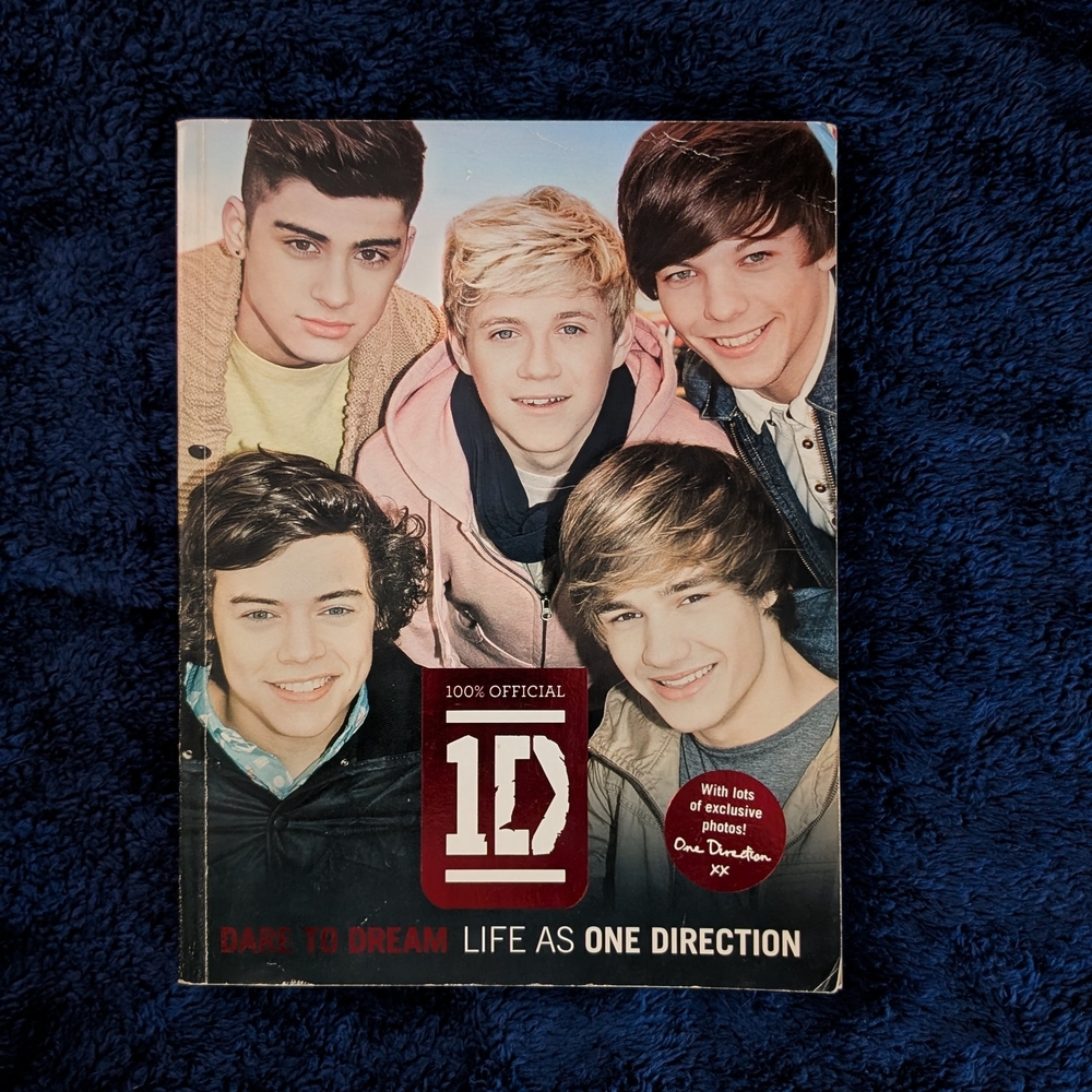 1D Official Book - Dare to Dream: Life as One Direction